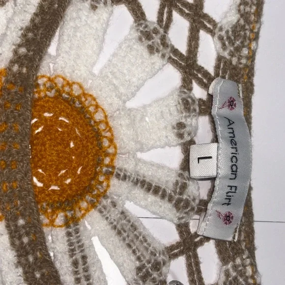 a Rebellion Jr Long Sleeve Daisy Crochet Top intricate floral pattern small - Picture 12 of 12